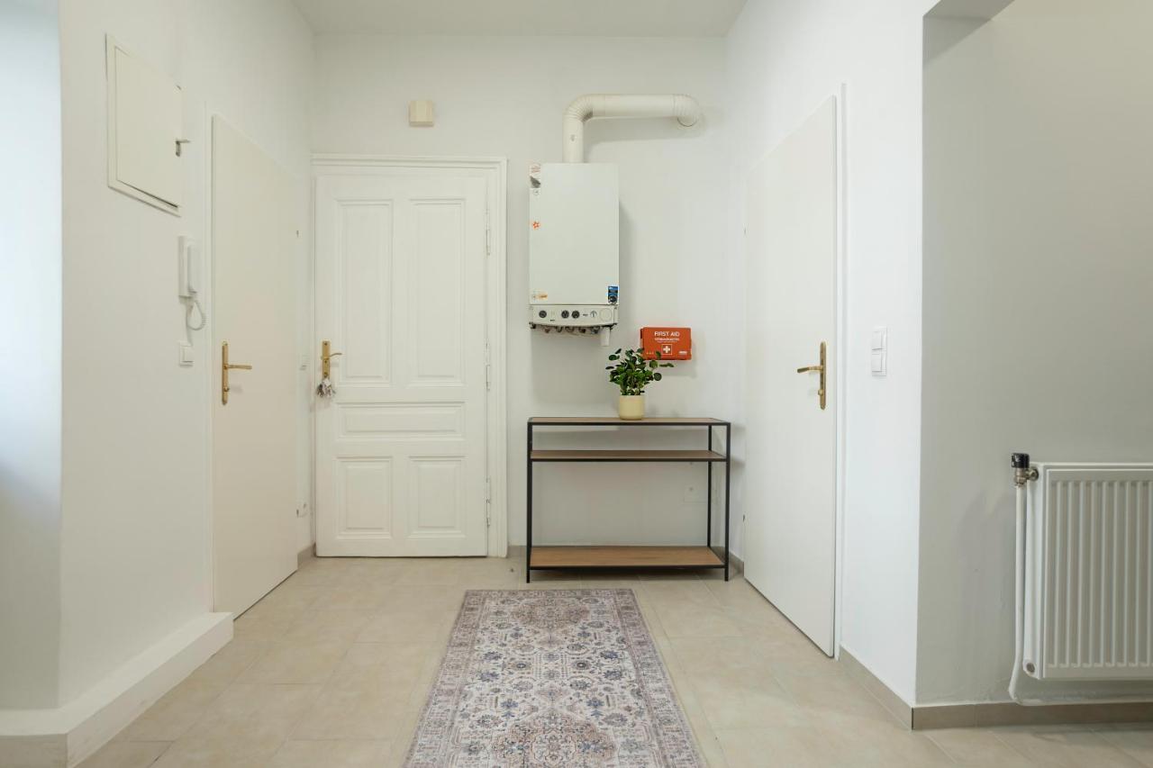 Modern Apartment With A Balcony Near Belvedere Wien Ngoại thất bức ảnh