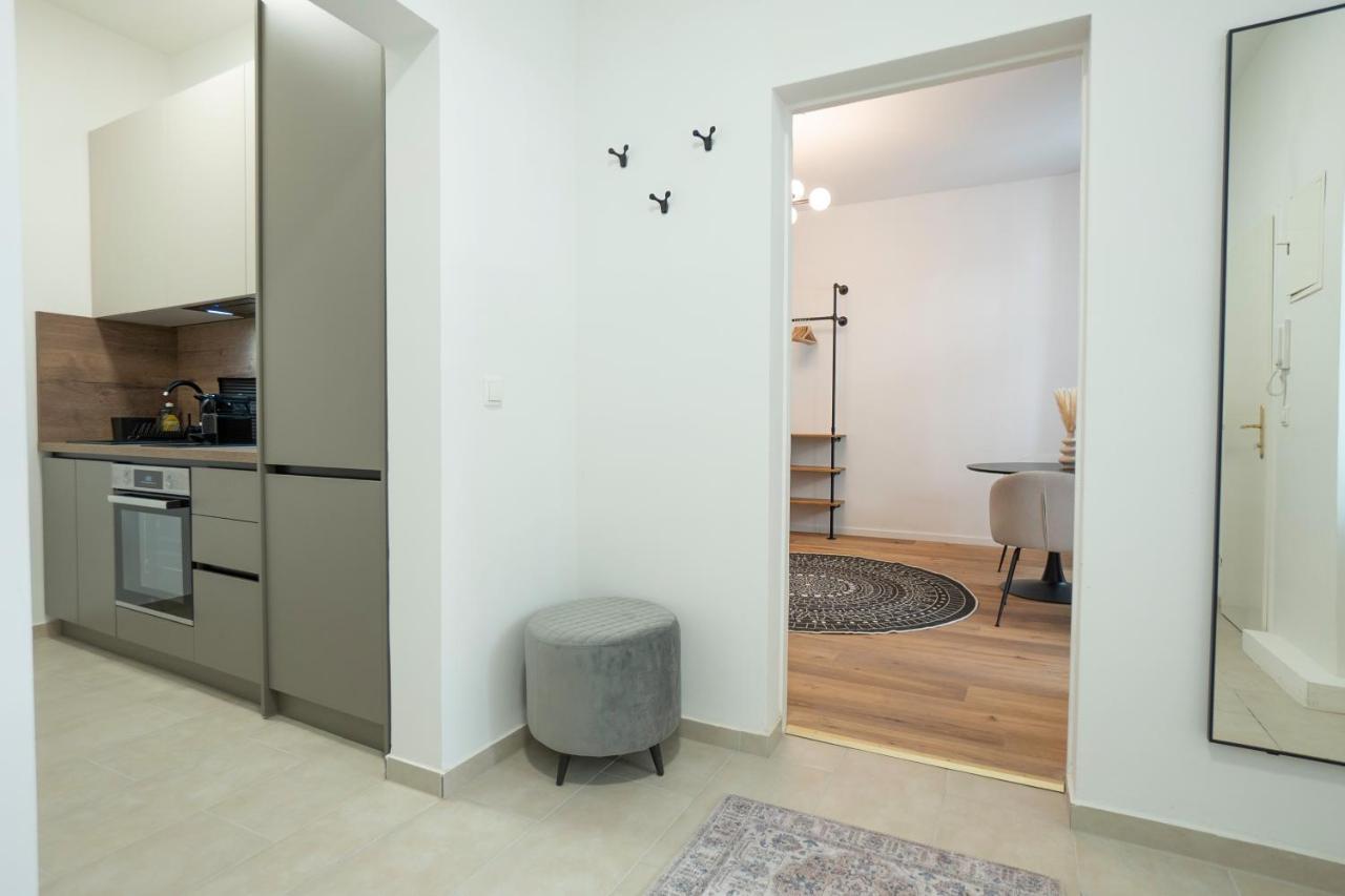 Modern Apartment With A Balcony Near Belvedere Wien Ngoại thất bức ảnh